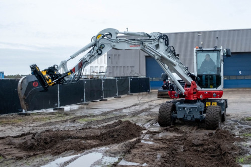 Takeuchi TB370W 19